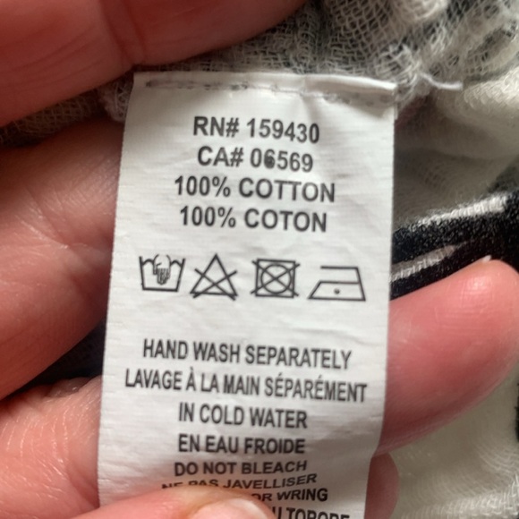 Elan gauzy cotton romper with two front pockets and adjustable waist size small - Picture 8 of 9